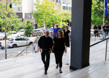 Οι γονείς του Αλκή Καμπανού, Μελίντα Κακουλίδου και Αριστείδης Καμπανός προσέρχονται στο Μικτό Ορκωτό Δικαστήριο Θεσσαλονίκης (φωτ.: ΑΠΕ-ΜΠΕ / Αχιλλέας Χήρας)