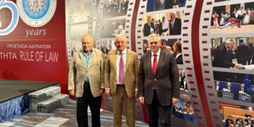 Από δεξιά, ο Μάξιμος Χαρακόπουλος, o γ.γ. της ΚΣ του Οργανισμού Συνεργασίας Ευξείνου Πόντου, Asaf Hajiyev και ο σύμβουλος της ΔΣΟ, δρ Κώστας Μυγδάλης (φωτ.: ΑΠΕ-ΜΠΕ)