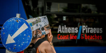 Πολύ υψηλές θερμοκρασίες στο κέντρο της Αθήνας (φωτ.: EUROKINISSI / Τατιάνα Μπόλαρη)