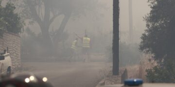 Τρίτη ημέρα μαίνεται η πυρκαγιά στην βόρεια Κέρκυρα (φωτ.: Γιώργος Κονταρίνης/ EUROKINISSI)