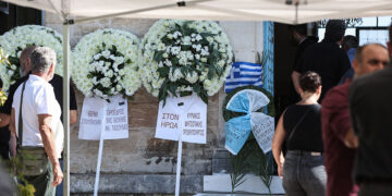 Στεφάνια έξω από το ναό Αγίων Σεργίου και Βάκχου στο Γαβαλοχώρι Χανίων (φωτ.:  
EUROKINISSI / Στέφανος Ραπάνης)