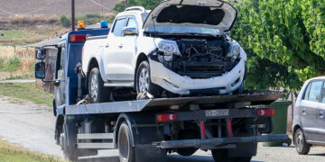 Το κλεμμένο Nissan Navara που οδηγούσε ο 20χρονος Σύρος (φωτ.: EUROKINISSI / Λεωνίδας Τζέκας)