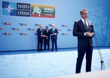 Δηλώσεις του Κυριάκου Μητσοτάκη πριν από την έναρξη της Συνόδου του ΝΑΤΟ στο Βίλνιους της Λιθουανίας (φωτ.: Γραφείο Τύπου Πρωθυπουργού / Δημήτρης Παπαμήτσος)