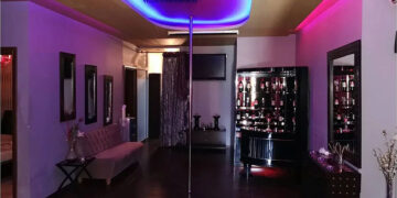 Ένα από τα δωμάτια οίκου ανοχής που χρησιμοποιούσε το κύκλωμα trafficking (φωτ.: Γραφείο Τύπου Υπουργείου Προστασίας του Πολίτη)