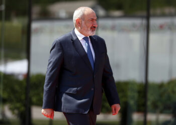 Νικόλ Πασινιάν (φωτ. αρχείου: EPA / Dumitru Doru)