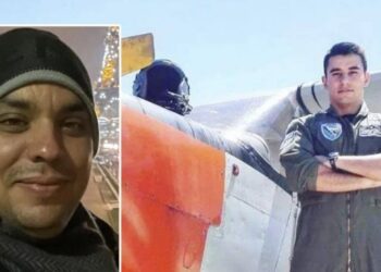 Αριστερά, στην ένθετη φωτογραφία, ο κυβερνήτης, Σμηναγός (Ι) Χρήστος Μουλάς, 34 ετών και δεξιά ο συγκυβερνήτης, Ανθυποσμηναγός (Ι) Περικλής Στεφανίδης, 27 ετών (φωτ.: twitter)