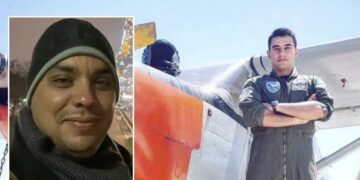 Αριστερά, στην ένθετη φωτογραφία, ο κυβερνήτης, Σμηναγός (Ι) Χρήστος Μουλάς, 34 ετών και δεξιά ο συγκυβερνήτης, Ανθυποσμηναγός (Ι) Περικλής Στεφανίδης, 27 ετών (φωτ.: twitter)