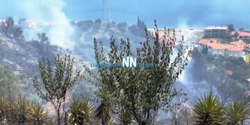 Πυρκαγιά κοντά σε σπίτια στον Πλατανίτη (φωτ.: YouTube / 
Nafpaktianews)