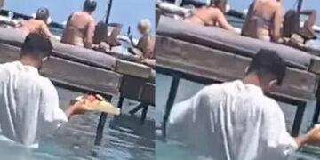 Η φωτογραφία του σερβιτόρου που ξεσήκωσε θύελλα αντιδράσεων