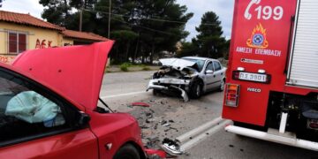 Σύγκρουση ΙΧ με απολογισμό τρεις τραυματίες (φωτ.: EUROKINISSI/Βασίλης Παπαδόπουλος)