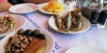 Τραπέζι τσιπουράδικου στον Βόλο (φωτ.: Γεωργία Βορύλλα/pontosnews.gr)