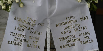 Στεφάνι για τη Μαριάννα Βαρδινογιάννη στο Α' Νεκροταφείο Αθηνών (φωτ.: EUROKINISSI / Τατιάνα Μπόλαρη)