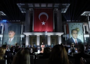 Στιγμιότυπο από την ομιλία Ερντογάν σε εκδήλωση για την 101 επέτειο της νίκης των Τούρκων κατά των Ελλήνων και των συμμαχικών δυνάμεων το 1922 (φωτ.: twitter.com/RTErdogan)