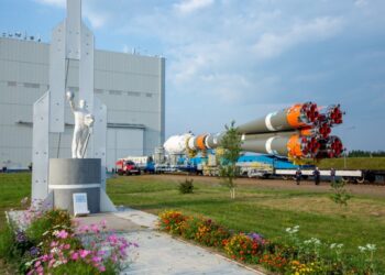 Εικόνα που είχε δώσει στη δημοσιότητα η Roscosmos State Space Corporation, με τον πύραυλο Soyuz-2.1b που μετέφερε το Luna-25 (φωτ.: EPA/ ROSCOSMOS STATE SPACE CORPORATION / HANDOUT)