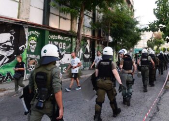 Αστυνομικοί των ΜΑΤ στο γήπεδο της λεωφόρου Αλεξάνδρας (φωτ.: EUROKINISSI/Γιώργος Ματθαίος)