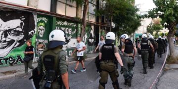 Αστυνομικοί των ΜΑΤ στο γήπεδο της λεωφόρου Αλεξάνδρας (φωτ.: EUROKINISSI/Γιώργος Ματθαίος)