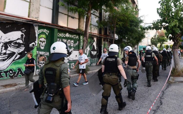 Αστυνομικοί των ΜΑΤ στο γήπεδο της λεωφόρου Αλεξάνδρας (φωτ.: EUROKINISSI/Γιώργος Ματθαίος)