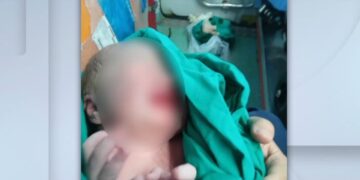 Το μικρό κοριτσάκι πήρε τις πρώτες του ανάσες μέσα στο ασθενοφόρο του ΕΚΑΒ, χαρίζοντας χαμόγελα μέσα στην πύρινη λαίλαπα της Θράκης (φωτ.: glomex)