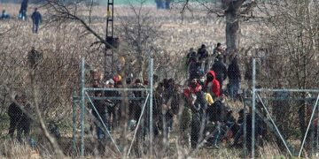 Παράτυποι μετανάστες στα ελληνικά σύνορα στον Έβρο (φωτ. αρχείου: ΜΟΤΙΟΝΤΕΑΜ/Βασίλης Βερβερίδης)