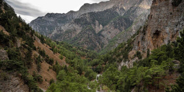 Άποψη από το φαράγγι της Σαμαριάς (φωτ. αρχείου: ΑΠΕ-ΜΠΕ / Περιφέρεια Κρήτης)