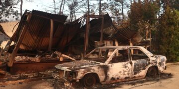 Καμένα οικήματα και αυτοκίνητα στον Έβρο (φωτ.: ΜΟΤΙΟΝΤΕΑΜ/Βασίλης Βερβερίδης)