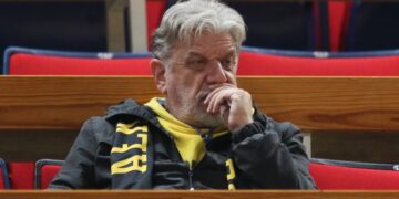 Ο δήμαρχος Νέας Φιλαδέλφειας-Νέας Χαλκηδόνας Γιάννης Βούρος σε παλιότερο αγώνα της ΑΕΚ (φωτ.: EUROKINISSI/Μάρκος Χουζούρης)