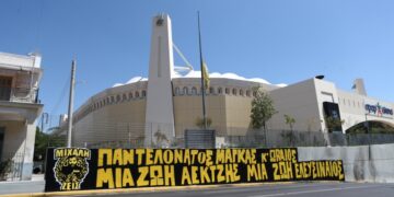 Το γκράφιτι δημιουργήθηκε απέναντι από το σημείο όπου δολοφονήθηκε ο 29χρονος φίλαθλος της ΑΕΚ (φωτ.: EUROKINISSI/Στέλιος Στεφάνου)