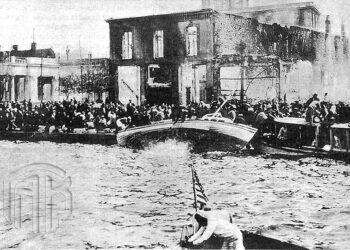 Η καταστροφή της Σμύρνης. Φωτογραφία από τα Γενικά Αρχεία του Κράτους – Τμήμα Σύρου
