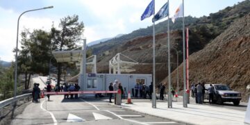 Το οδόφραγμα Λεύκας- Απλικίου, στην ορεινή περιοχή Τροόδους, το οποίο λειτουργεί ως είσοδος και έξοδος για τα κατεχόμενα στην Κύπρο (φωτ.: ΑΠΕ- ΜΠΕ/ΚΥΠΕ/Κάτια Χριστοδούλου)