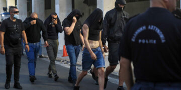 Μεταφορά των συλληφθέντων Κροατών από τα εγκληματολογικά εργαστήρια στη ΓΑΔΑ (φωτ.: EUROKINISSI / Γιάννης Παναγόπουλος)