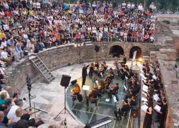 Στιγμιότυπο από συναυλία του Ωδείου Άνω Πόλης Θεσσαλονίκης στη Ρωμαϊκή Αγορά (φωτ.: Ωδείο Άνω Πόλης Θεσσαλονίκης)