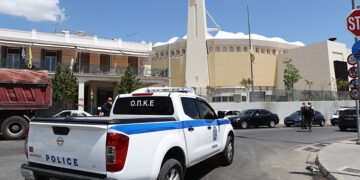 Περιπολικό της ΟΠΚΕ έξω από το γήπεδο της ΑΕΚ στη Νέα Φιλαδέλφεια (φωτ.: EUROKINISSI / Στέλιος Στεφάνου)