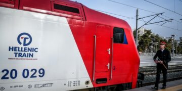 Αμαξοστοιχία του ΟΣΕ στο σταθμό Λαρίσης (φωτ.: EUROKINISSI/Τατιάνα Μπόλαρη)