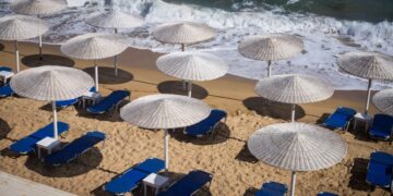 Οργανωμένη παραλία στην Άνδρο (φωτ. αρχείου: EUROKINISSI/Λυδία Σιώρη)