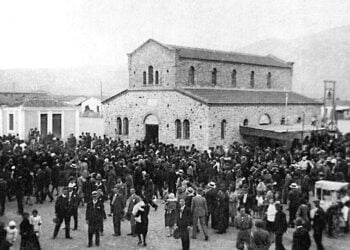 Πάσχα στον προσφυγικό συνοικισμό της Νέας Ιωνίας, 1927
(φωτ. ΥΠΠΟΑ / Συλλογή Δημήτρη Κωνσταντάρα-Σταθαρά)