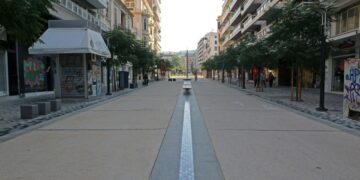 Ο πεζόδρομος της Αγίας Σοφίας στο κέντρο της Θεσσαλονίκης, όπου συχνά περνούν μηχανάκια (φωτ.: MOTIONTEAM/Φανή Τρυψάνη)