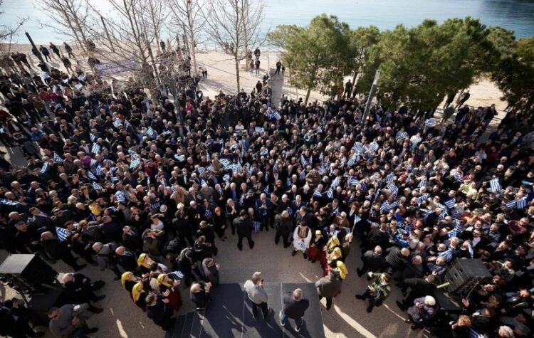 Στιγμιότυπο από την επίσκεψη του Κυριάκου Μητσοτάκη στη Χειμάρρα, τον περασμένο Δεκέμβριο (φωτ.: facebook/Φρέντης Μπελέρης)