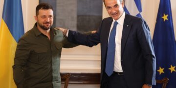 Κυριάκος Μητσοτάκης και Βολοντίμιρ Ζελένσκι στο Μέγαρο Μαξίμου (φωτ.: EUROKINISSI / Γιώργος Κονταρίνης)