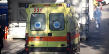 Ασθενοφόρο στο «Ιπποκράτειο» της Θεσσαλονίκης (φωτ. αρχείου: ΜΟΤΙΟΝΤΕΑΜ / Βασίλης Βερβερίδης)