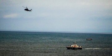 Στιγμιότυπο από τις έρευνες που συνεχίζονται στη θάλασσα της βόρειας Εύβοιας (φωτ.: EUROKINISSI/Θοδωρής Νικολάου)