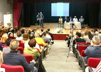 Από την παρουσίαση του βιβλίου της Μιράντας Παυλίδου στην Πτολεμαΐδα (φωτ.: Facebook / Μιχάλης Παπαδόπουλος)