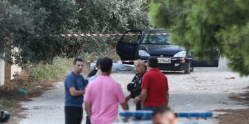 Το αυτοκίνητο που χρησιμοποιούσαν οι 6 Τούρκοι είχε πλαστές γερμανικές πινακίδες και ανήκε σε έναν Ρουμάνο (φωτ.: EUROKINISSI / Θανάσης Δημόπουλος)