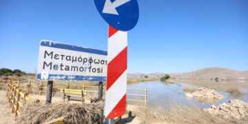 Στις περιοχές Μεταμόρφωση, Μαραθέα Κόρδα και Βλοχόη πρόσβαση είναι δυνατή μόνο με μεγάλα οχήματα (φωτ.: EUROKINISSI/Γιώργος Κονταρίνης)