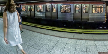 Στο μετρό της Αθήνας (φωτ.: EUROKINISSI / Γιώργος Κονταρίνης)