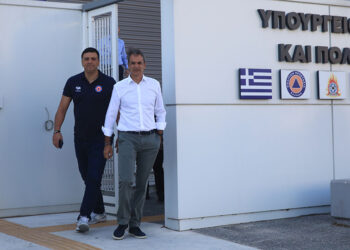 Κυριάκος Μητσοτάκης και Βασίλης Κικίλιας στο Συντονιστικό της Πυροσβεστικής στην Πολιτική Προστασία (φωτ.: EUROKINISSI / Γιάννης Παναγόπουλος)
