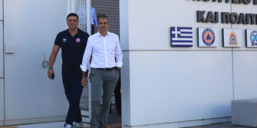 Κυριάκος Μητσοτάκης και Βασίλης Κικίλιας στο Συντονιστικό της Πυροσβεστικής στην Πολιτική Προστασία (φωτ.: EUROKINISSI / Γιάννης Παναγόπουλος)