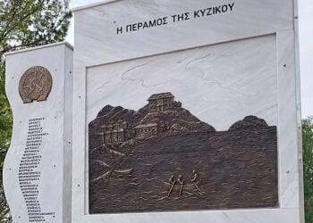 Η Πέραμος Κυζίκου στο μνημείο που δημιούργησε ο Γιώργος Κικώτης για τα 100 χρόνια από τη Μικρασιατική Καταστροφή. Τοποθετήθηκε τον Σεπτέμβριο του 2023 στη Νέα Πέραμο Αττικής (φωτ.: Facebook / Γιώργος Κικώτης Γλύπτης)