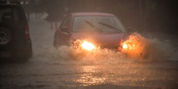 Πλημμυρισμένος δρόμος από την κακοκαιρία «Elias» (φωτ.: EUROKINISSI / Βασίλης Οικονόμου)