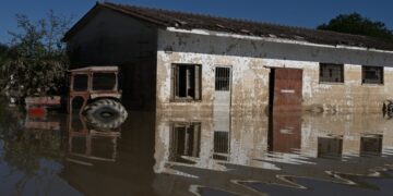 Κατεστραμμένες περιουσίες στη Μεταμόρφωση Καρδίτσας (φωτ.: EUROKINISSI/Τατιάνα Μπόλαρη)