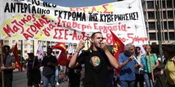 Στιγμιότυπο από την πορεία στο κέντρο της Αθήνας (φωτ.: EUROKINISSI/Βασίλης Ρεμπάπης)